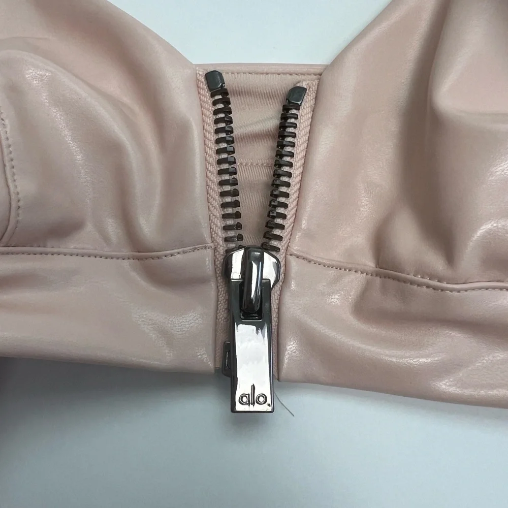 Alo Yoga Liquid Sports Size XS Bralette Nectar Strappy Front Zip Faux Leather‎